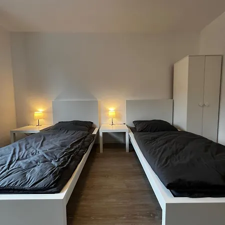 Appartement 3 Bedroom 5 Singlebeds, Free Parking, Near Autobahn A7, Nord Neumünster