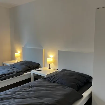 3 Bedroom 5 Singlebeds, Free Parking, Near Autobahn A7, Nord Lejlighed Neumünster