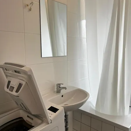 3 Bedroom 5 Singlebeds, Free Parking, Near Autobahn A7, Nord *